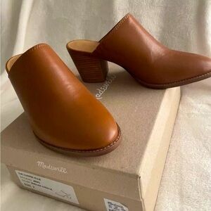 Madewell BNIB English Saddle Harper Mules size 7!